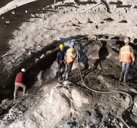 资中隧道拱顶带模注浆料，微膨胀注浆料的特点及施工工艺